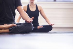 Forkæl krop og sind med yoga